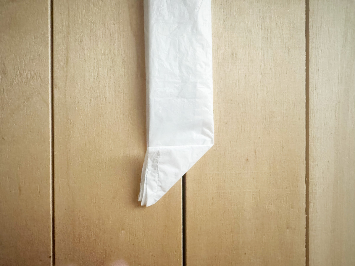 端を三角形におったレジ袋