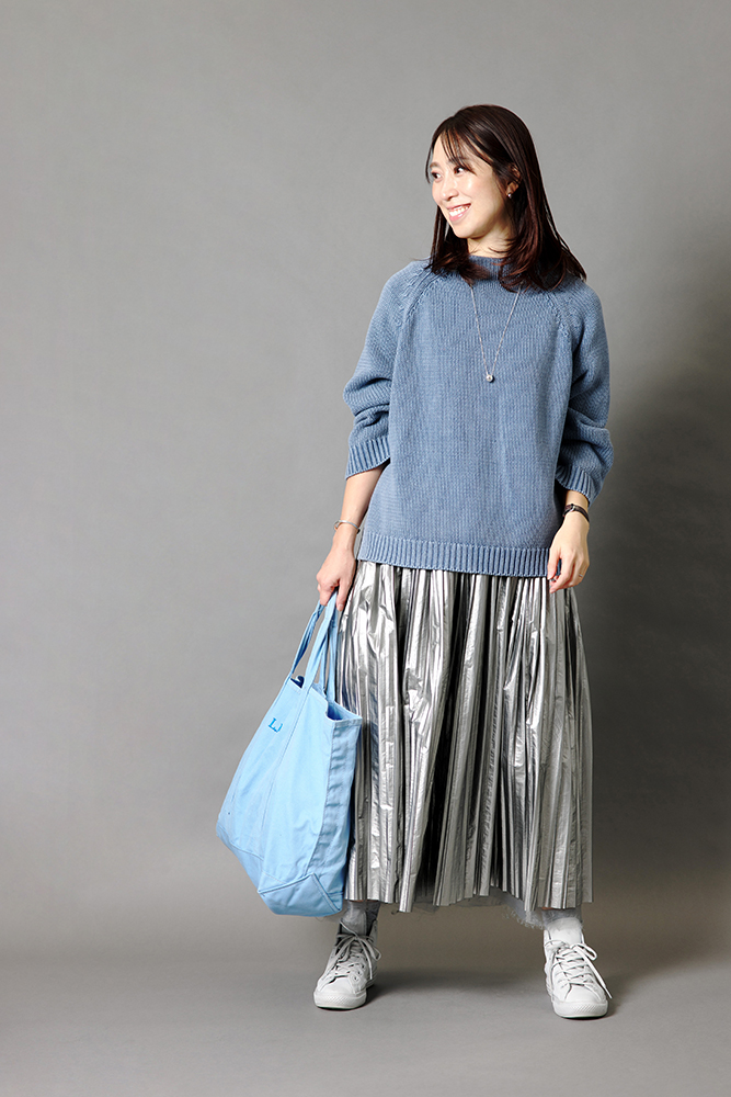 ブルーグレーニット×グレースカート