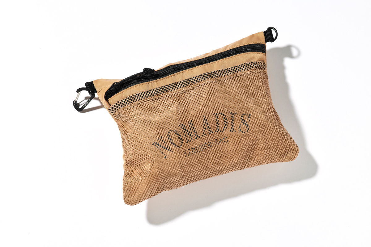 ノマディスのバッグを収納したポーチ