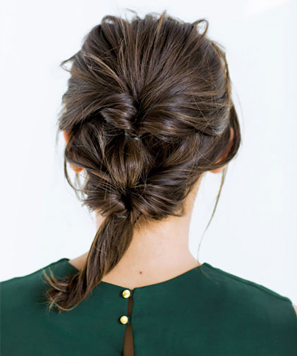 くるりんぱを2つつくったヘアアレンジの後頭部写真