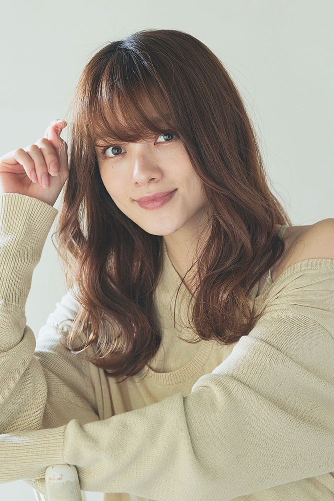 大きめカールが華やかな小顔ロング