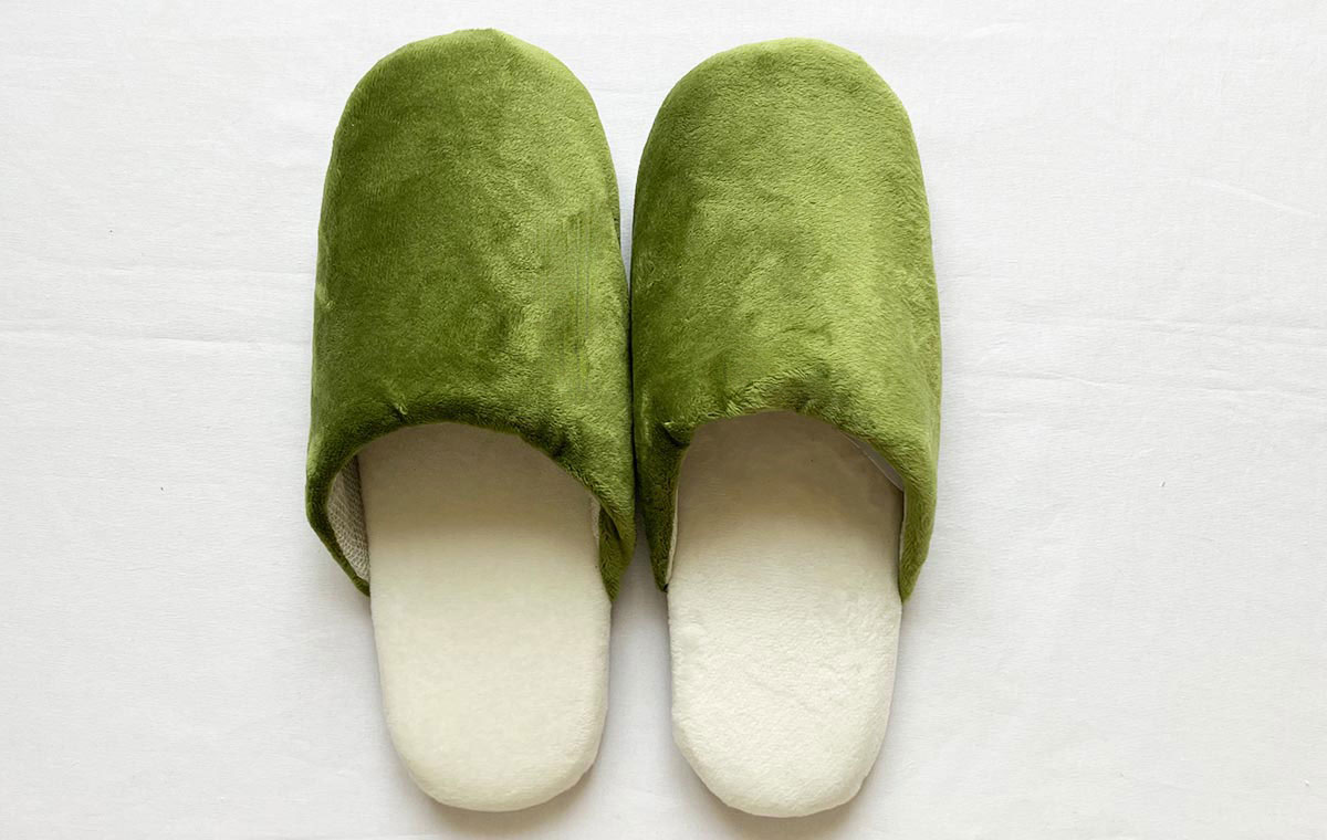 セリアの「フリース ソフトスリッパ（バイカラー）」