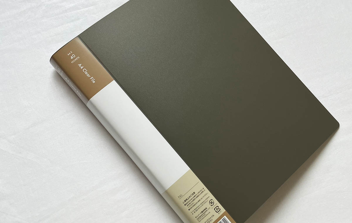 セリアの「A4クリアファイル（40P）」