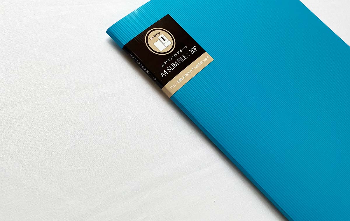 セリアの「A4スリムファイル（20ポケット）」