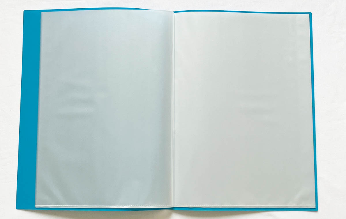 セリアの「A4スリムファイル（20ポケット）」