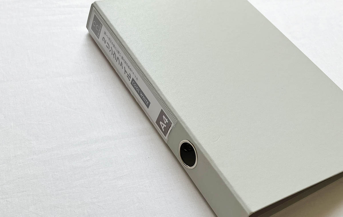 セリアの「A4スリムファイル（20ポケット）」