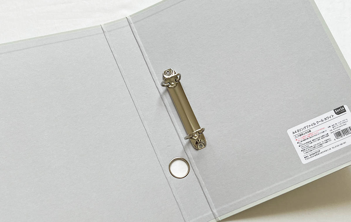 セリアの「A4スリムファイル（20ポケット）」