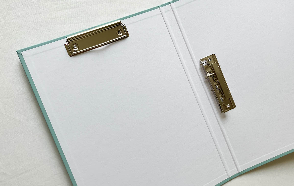 セリアの「レバー＆クリップファイル（A4）」