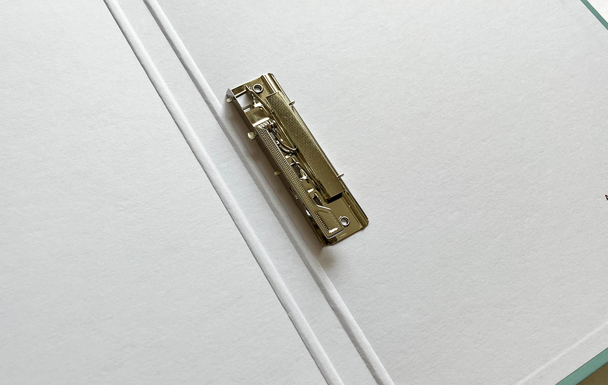 セリアの「レバー＆クリップファイル（A4）」