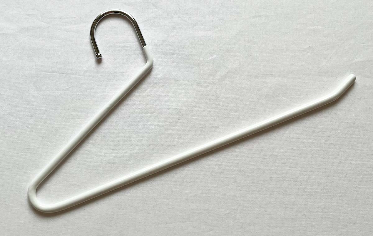 セリアの「スラックスバーハンガー（ホワイト）」