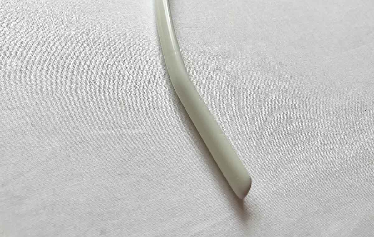 セリアの「ノンスリップハンガー アーチ型（シャツ・カーディガン用）」