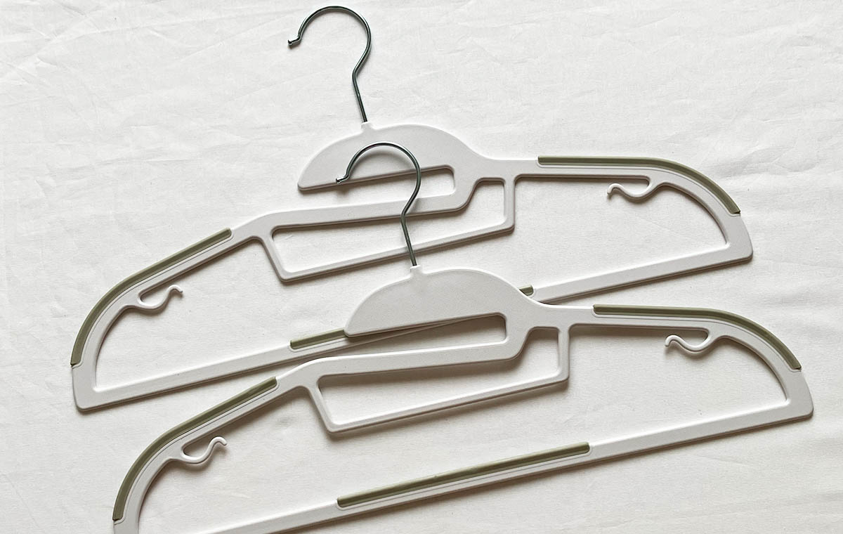 セリアの「丸首の服が干しやすい 時短ハンガー」