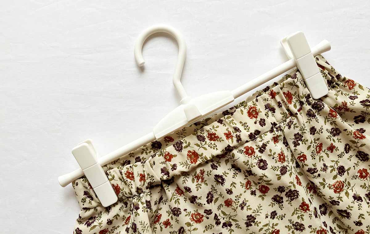 セリアの「スカートハンガー」