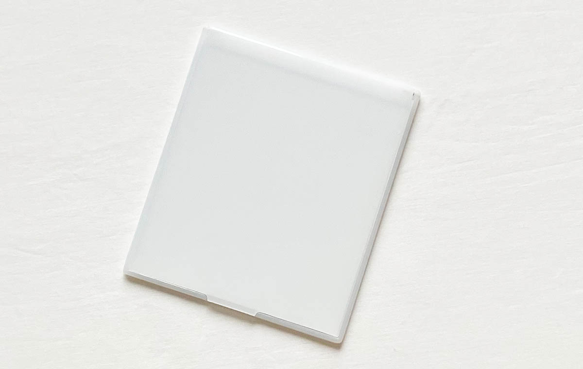 セリアの「ミラー 折りたたみ（Lサイズ）」