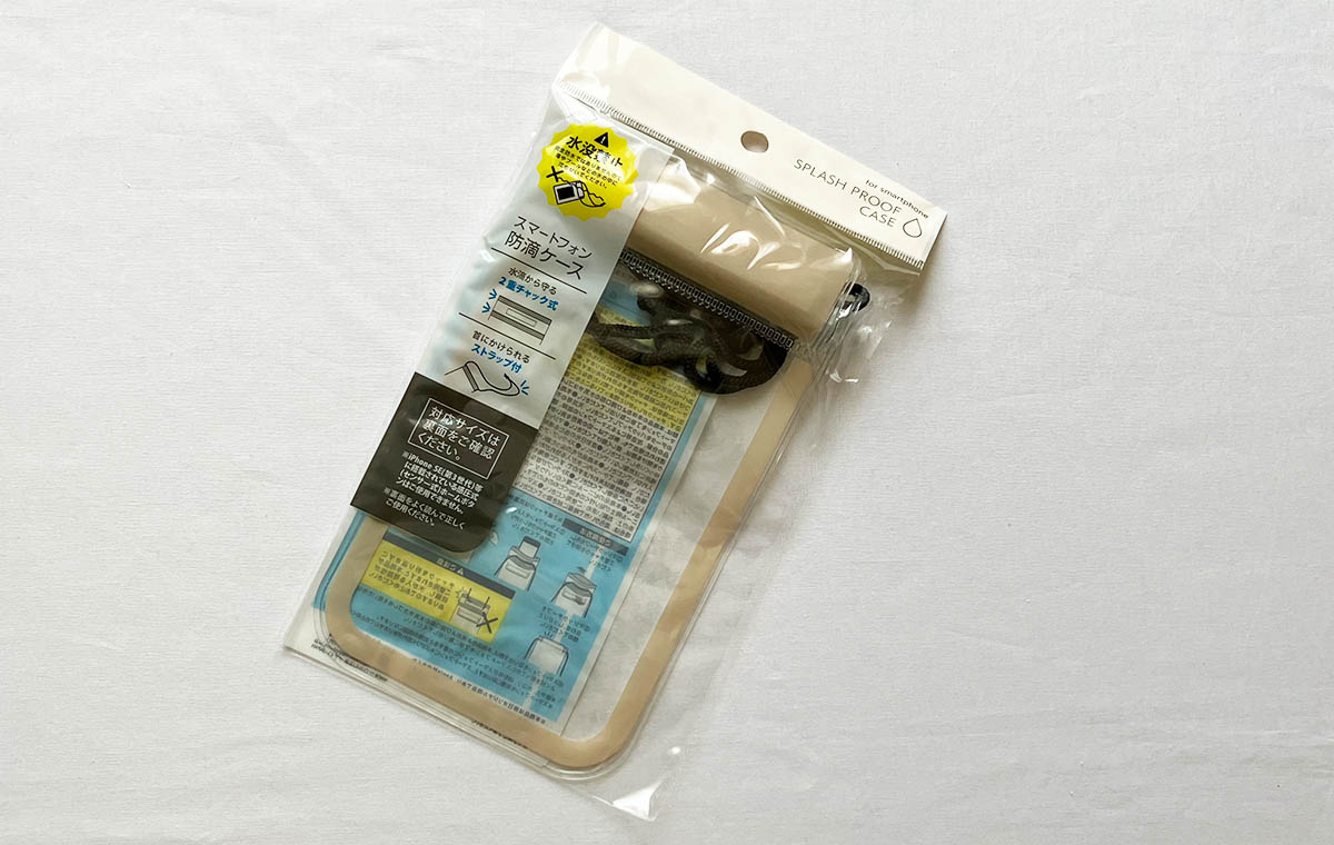 セリアの「SPLASH PROOF CASE for smartphone」