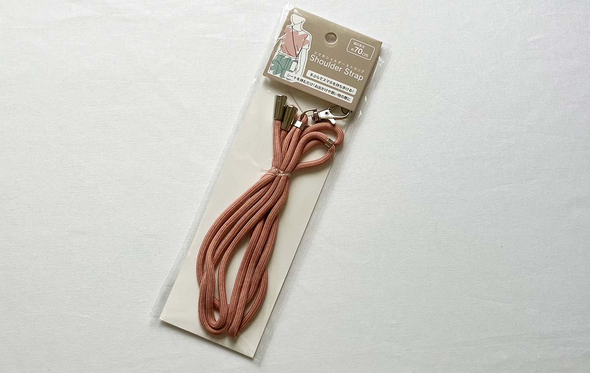 セリアの「スマホショルダーストラップ（くすみカラー）」