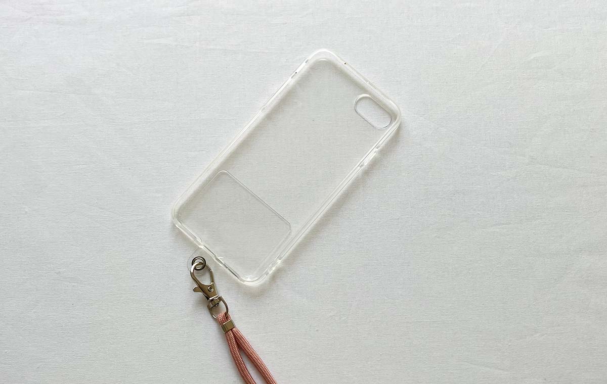 セリアの「スマホショルダーストラップ（くすみカラー）」