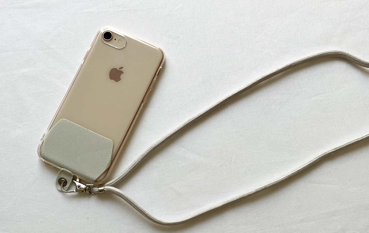 セリアの「スマホケース用肩かけストラップ」