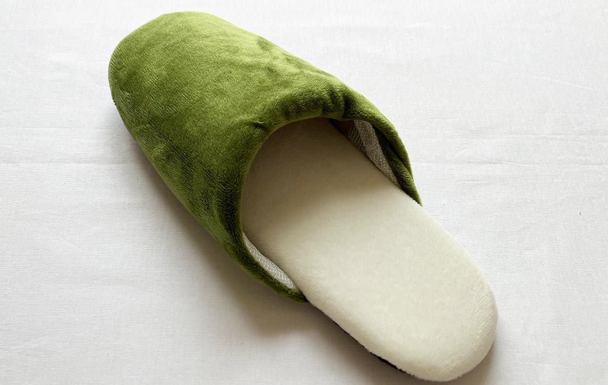 セリアの「フリース ソフトスリッパ（バイカラー）」