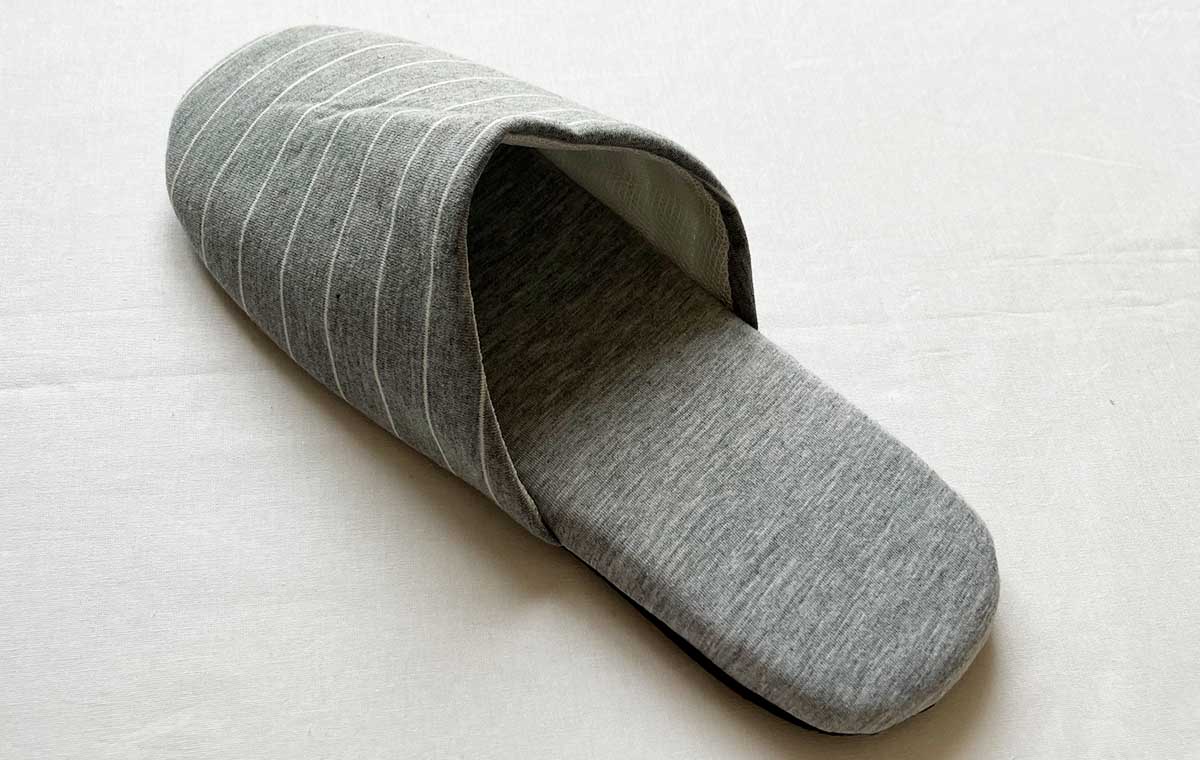 セリアの「ソフトスリッパ（細ボーダー）」