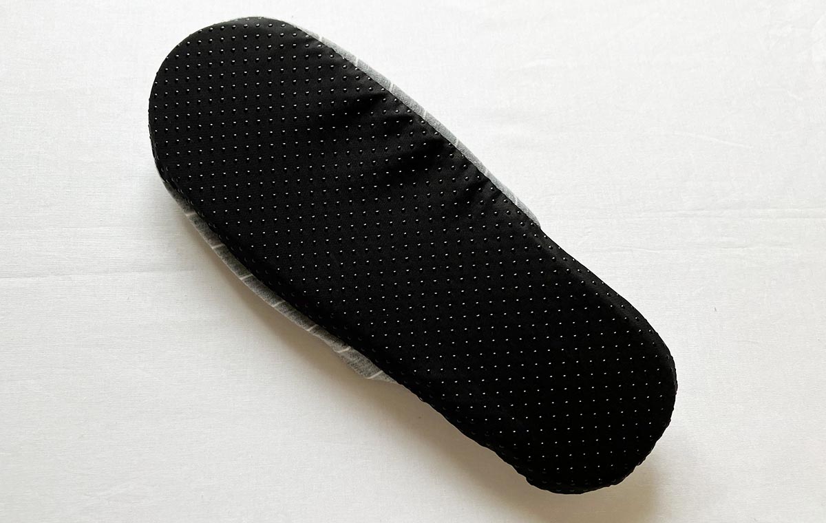 セリアの「ソフトスリッパ（細ボーダー）」の滑り止め