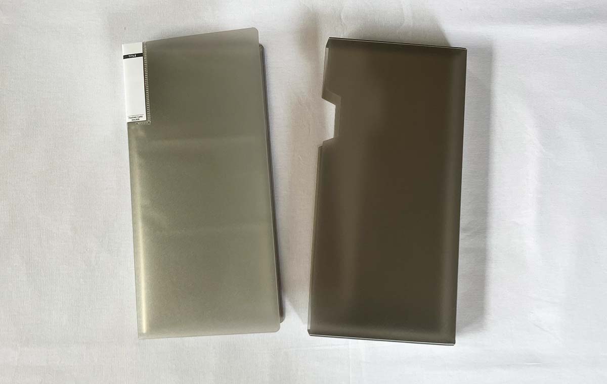 セリアの「トレーディングカード用フォルダー(ケース付)」