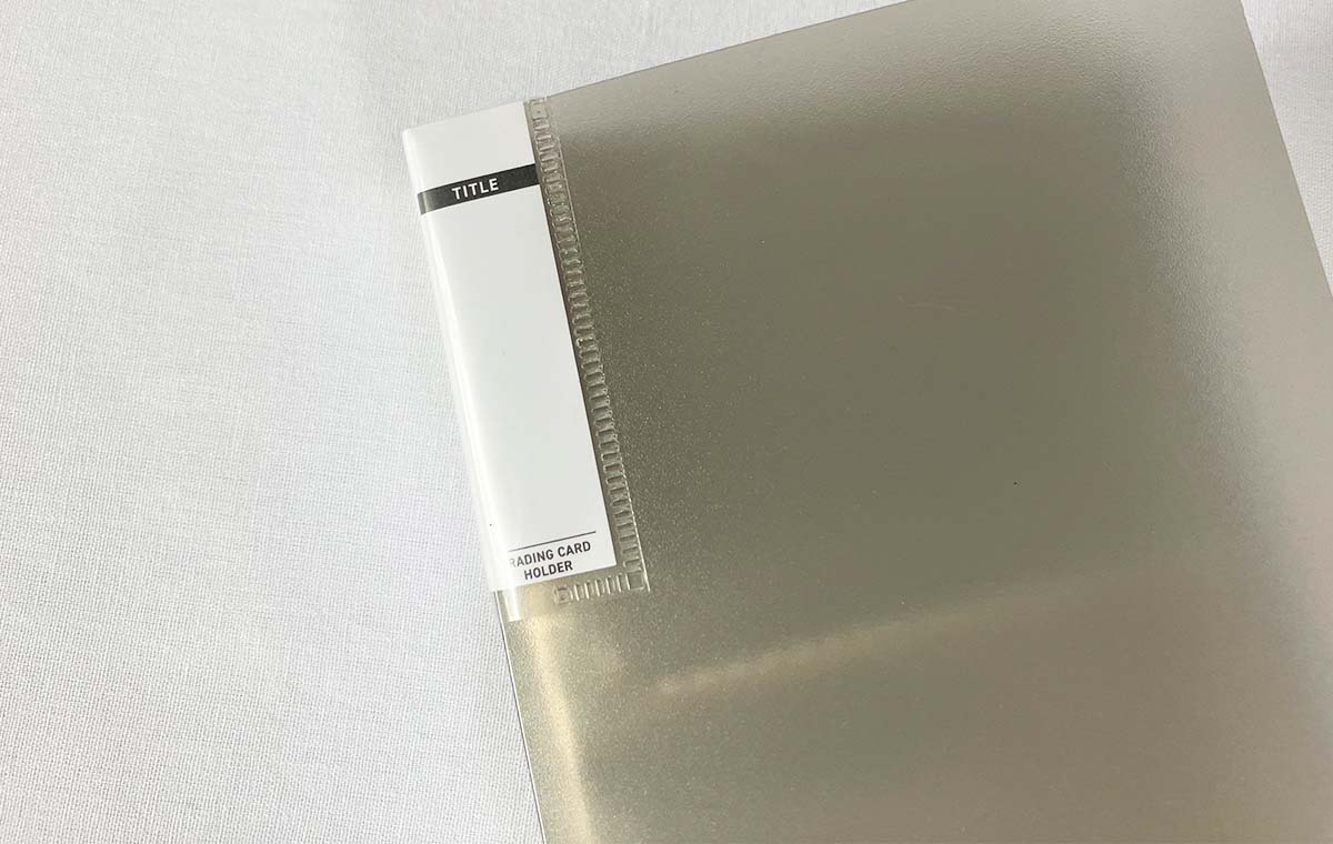 セリアの「トレーディングカード用フォルダー(ケース付)」の名札