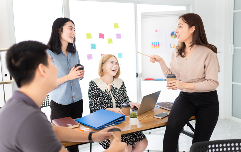 和気藹々とした打ち合わせ風景