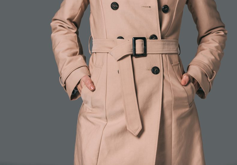 トレンチコートを着た人           