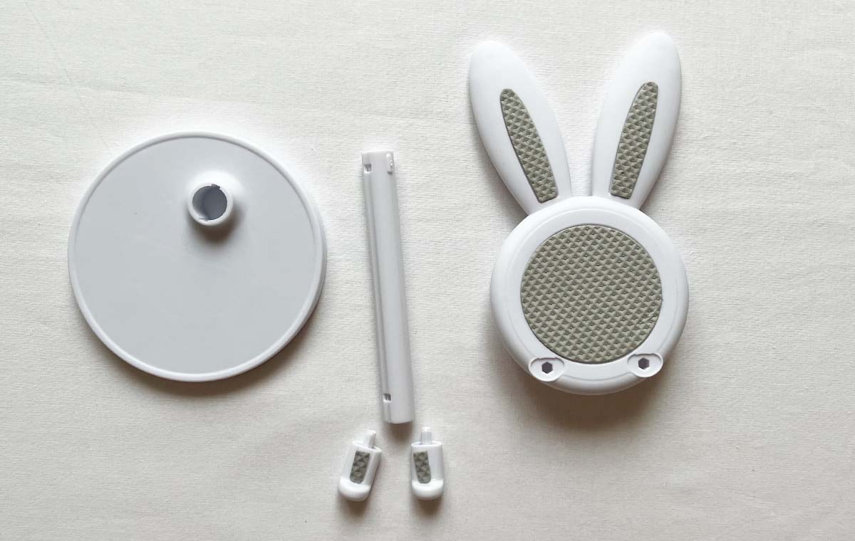 セリアの「伸縮性スマホスタンド（ラビット）」