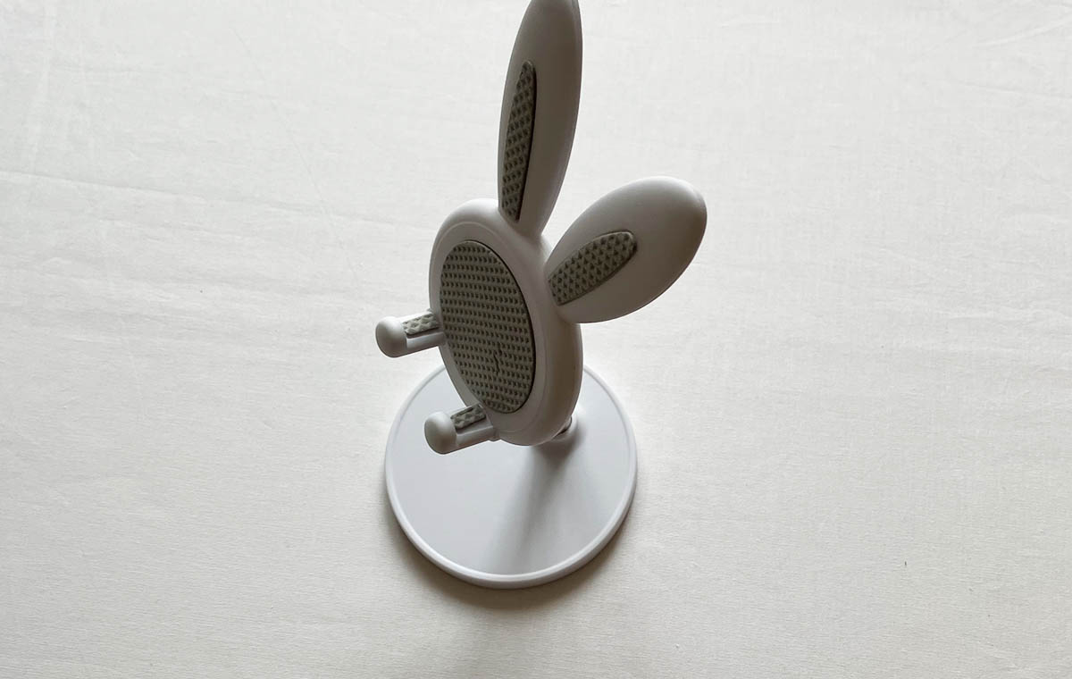 セリアの「伸縮性スマホスタンド（ラビット）」