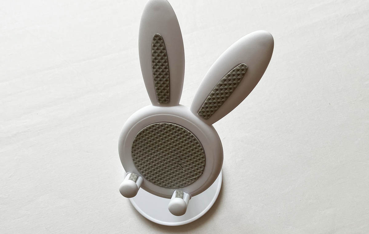 セリアの「伸縮性スマホスタンド（ラビット）」