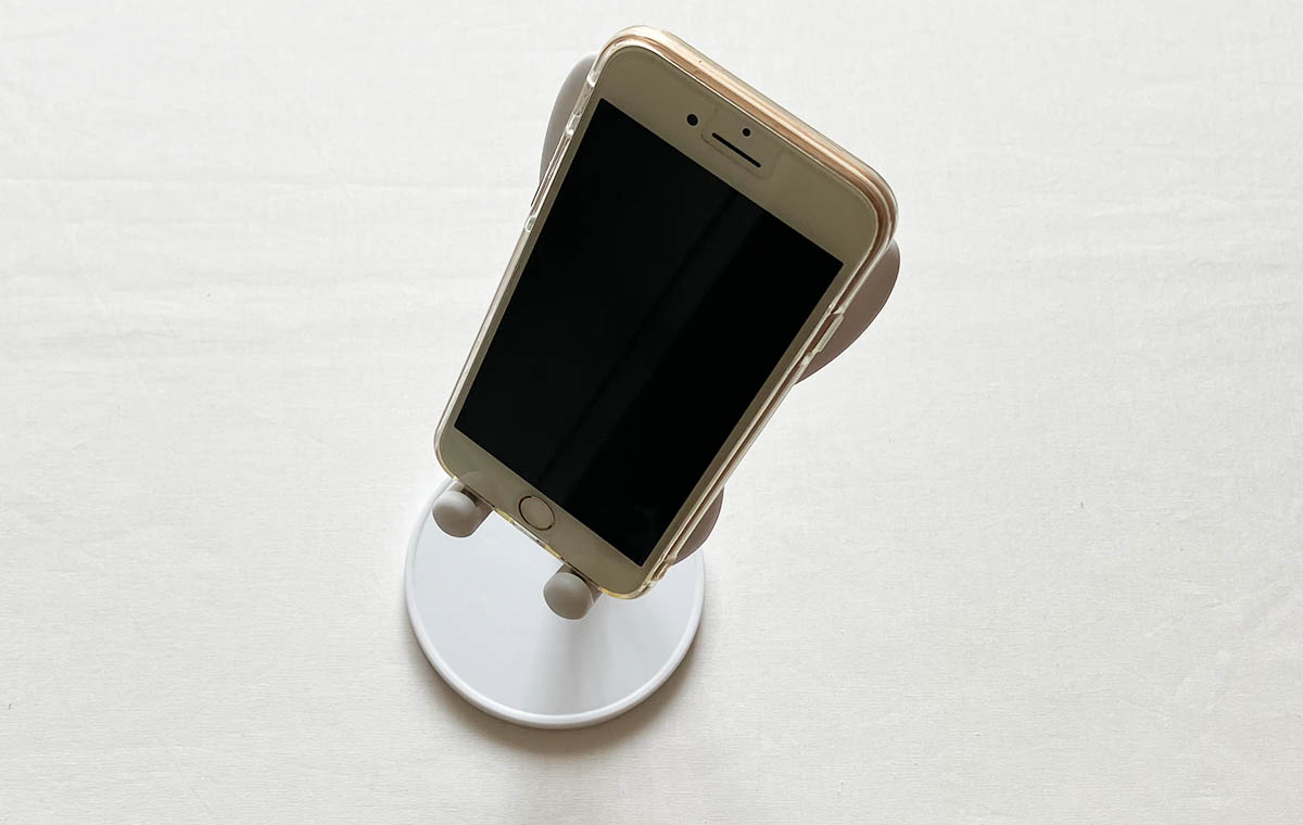セリアの「伸縮性スマホスタンド（ラビット）」