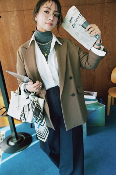 【2/2のコーデ】ジャケットを更新！ 今っぽさ抜群の“デキる女”スタイル