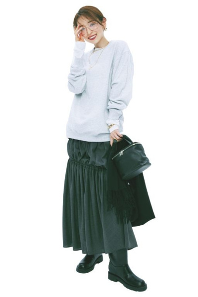 【2/4のコーデ】スウェットコーデをほんのりモードに格上げするなら…