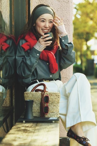 【2/11のコーデ】シャツレイヤード×きれい色アイテムで春ムードを呼び込んで