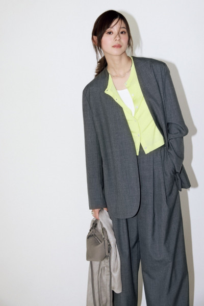 【2/27のコーデ】ジャケット+きれい色で、クリーンなワーキングスタイルに
