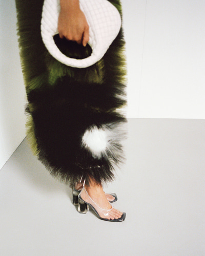 ベイビーサイズ、ホワイト着用