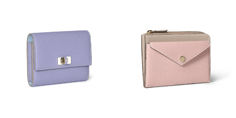 (左から)ヴィットーリアカードケース¥59,400
エンベロープ ミニジップ ウォレット シュリンクレザー¥48,400