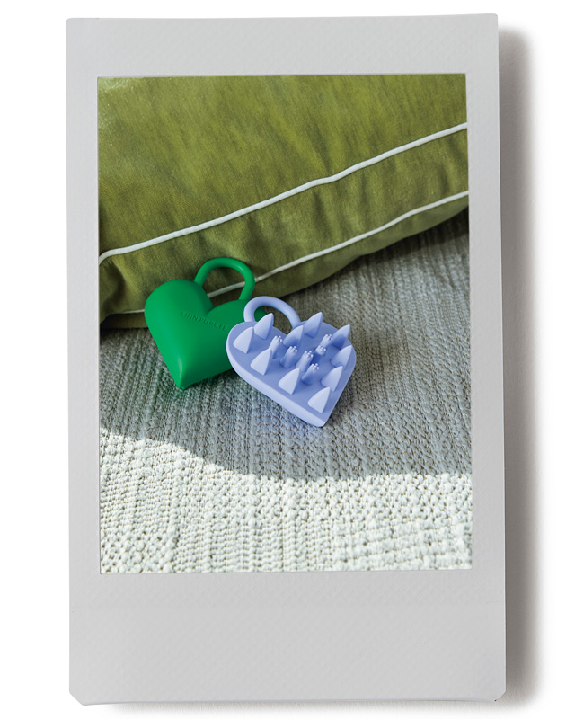 「SINN PURETÉ」のスカルプブラシ