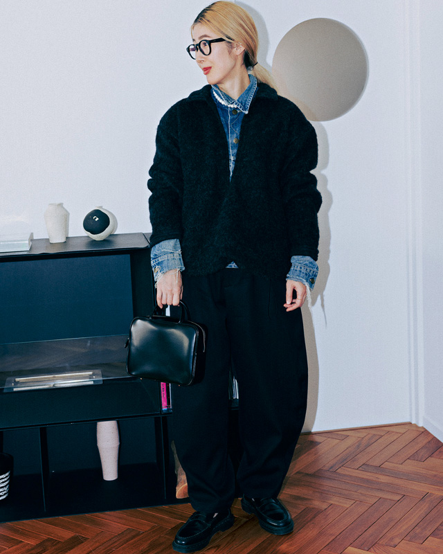 黒パンツコーデ