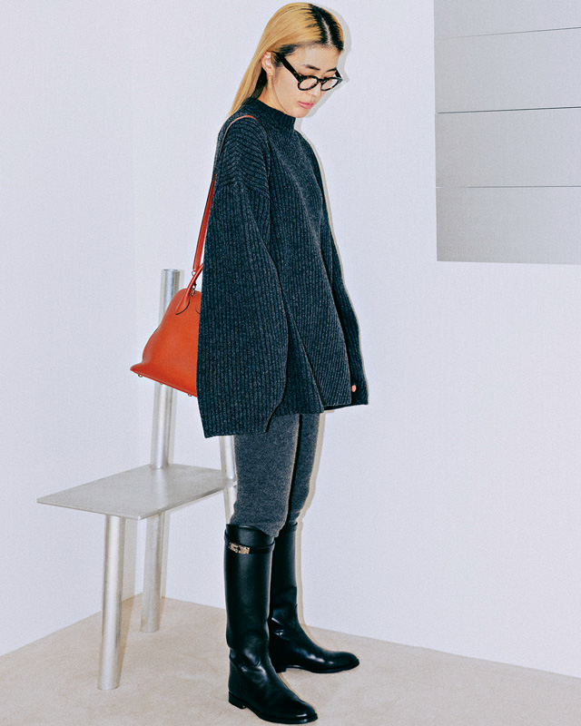 ビッグシルエットニット×パンツ×ロングブーツ
