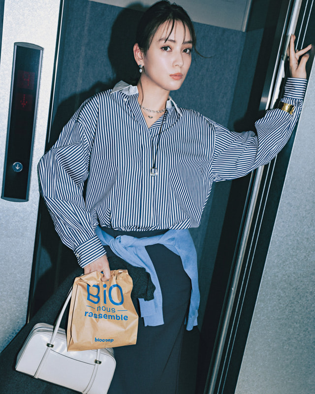 ストライプシャツ×スカート