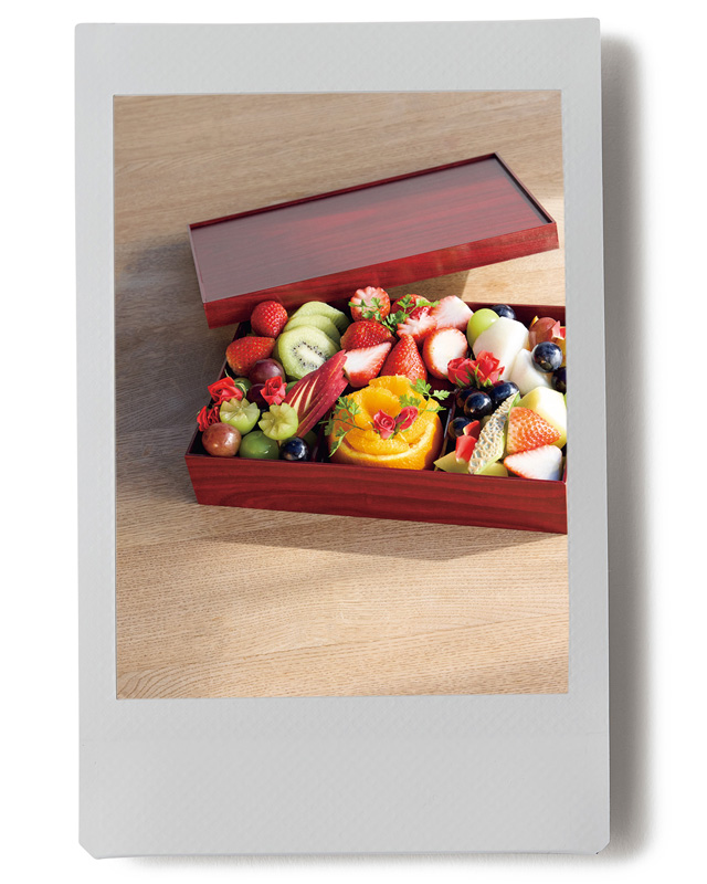 「京都 八百一」のカットフルーツお重