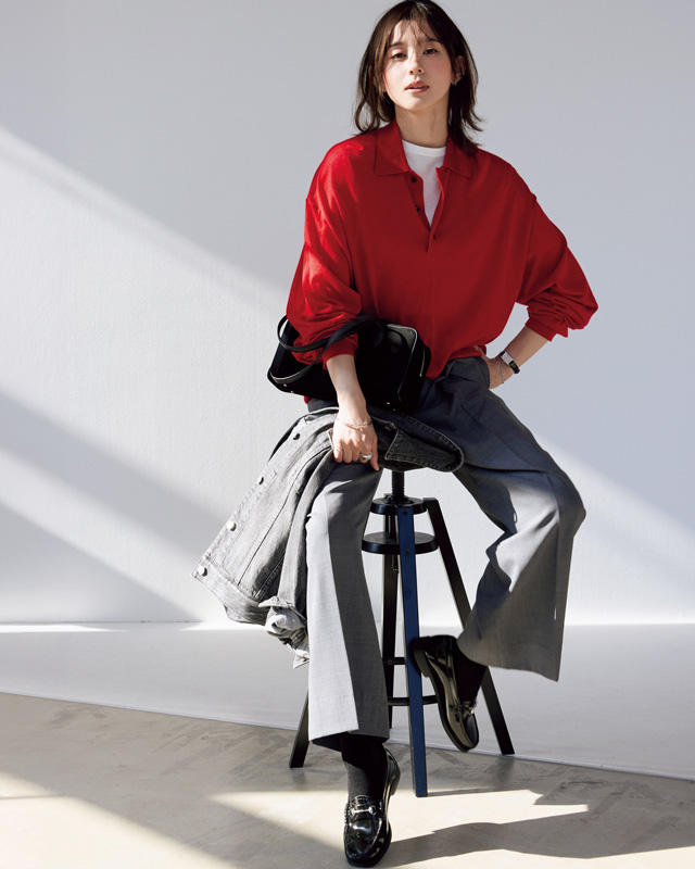 グレーのタックパンツコーデ