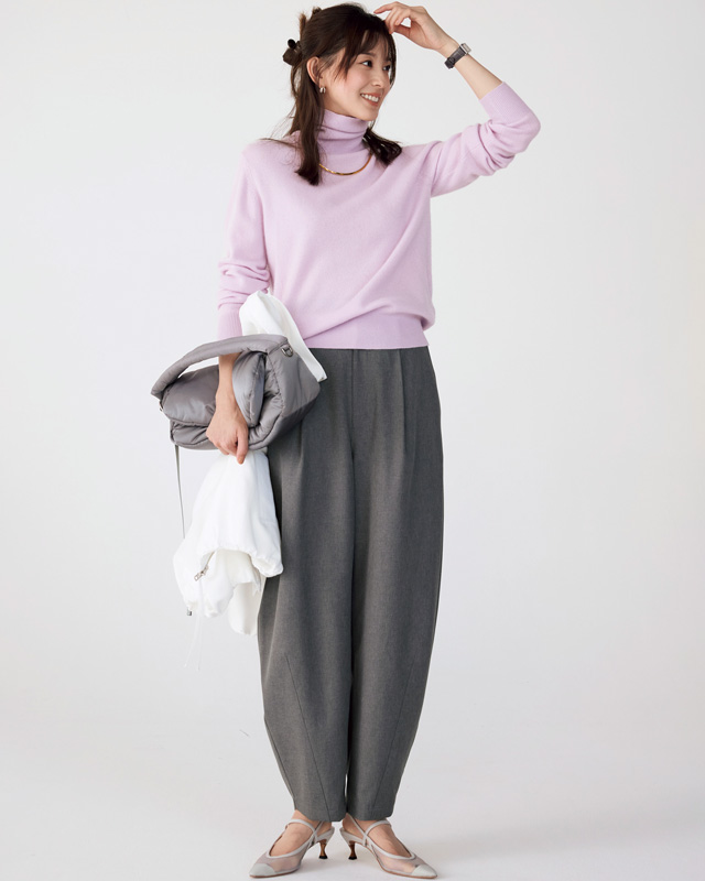 ピンクニット×カーブシルエットパンツ