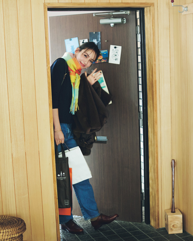 カーディガン×デニムパンツ