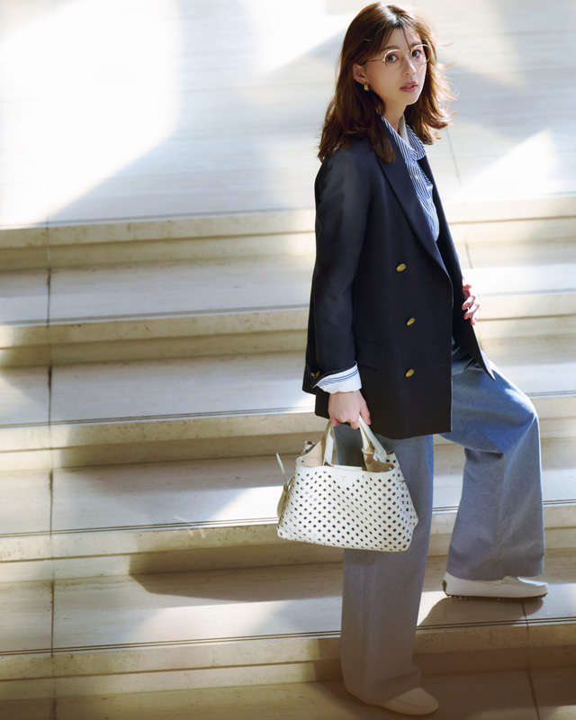 紺ブレ×ストライプシャツ×ワイドパンツ