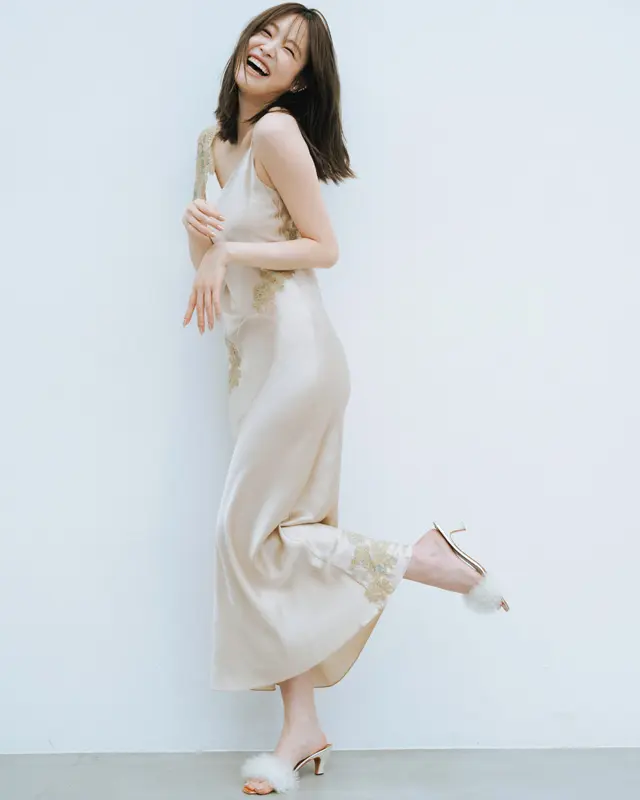 サテンキャミワンピ