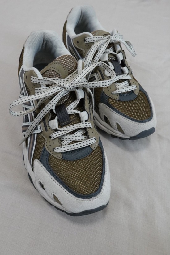 アシックスのスニーカー